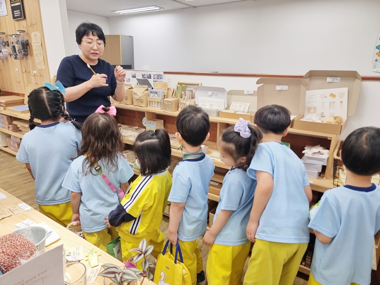 부설어린이집 – ‘아나바다’..